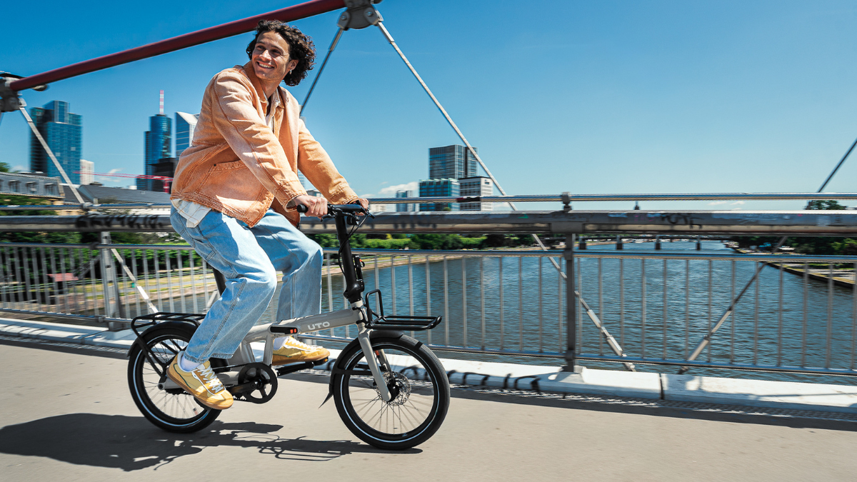 Vélo électrique ou scooter électrique : quel est le meilleur choix pour votre mobilité ?