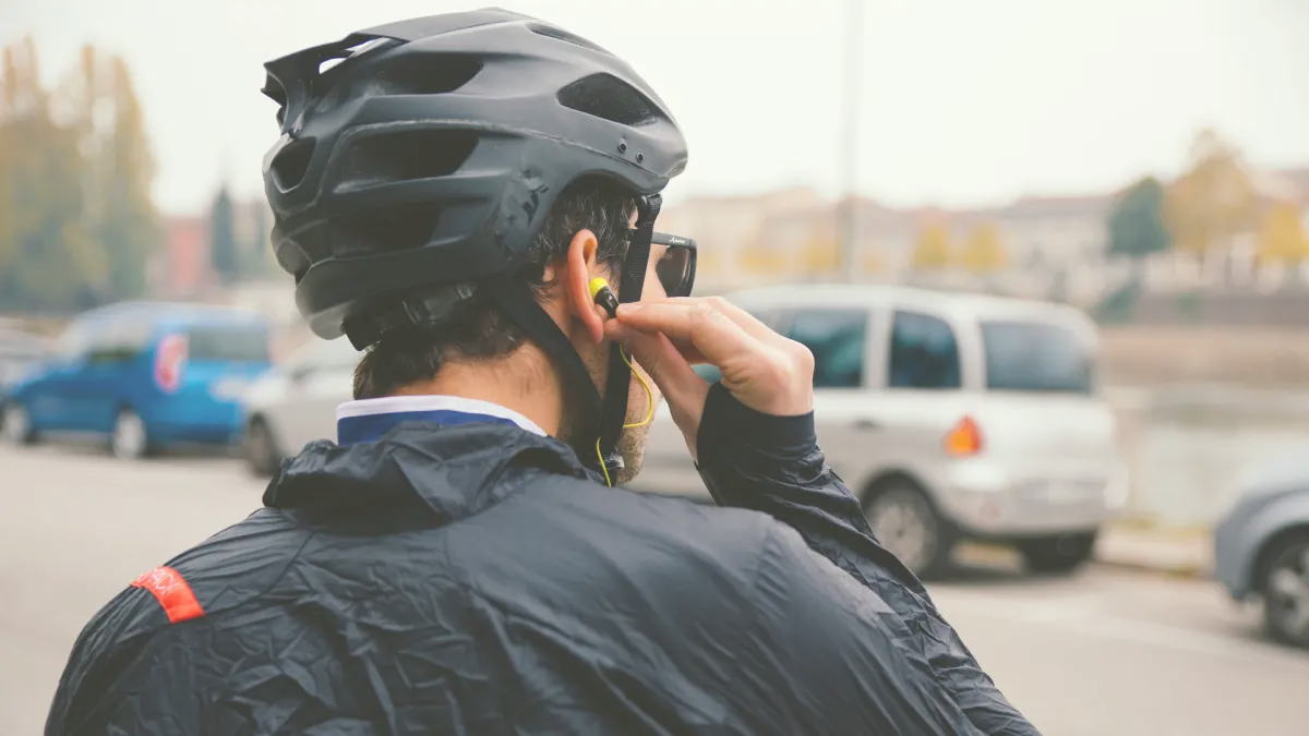 Peut-on porter des écouteurs à vélo ?